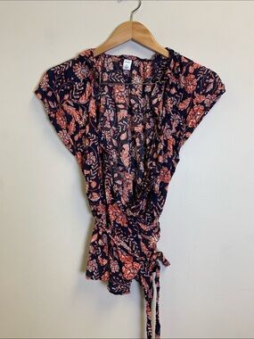 Old Navy Navy Floral Wrap Short Sleeve Blouse with Coral Accents
